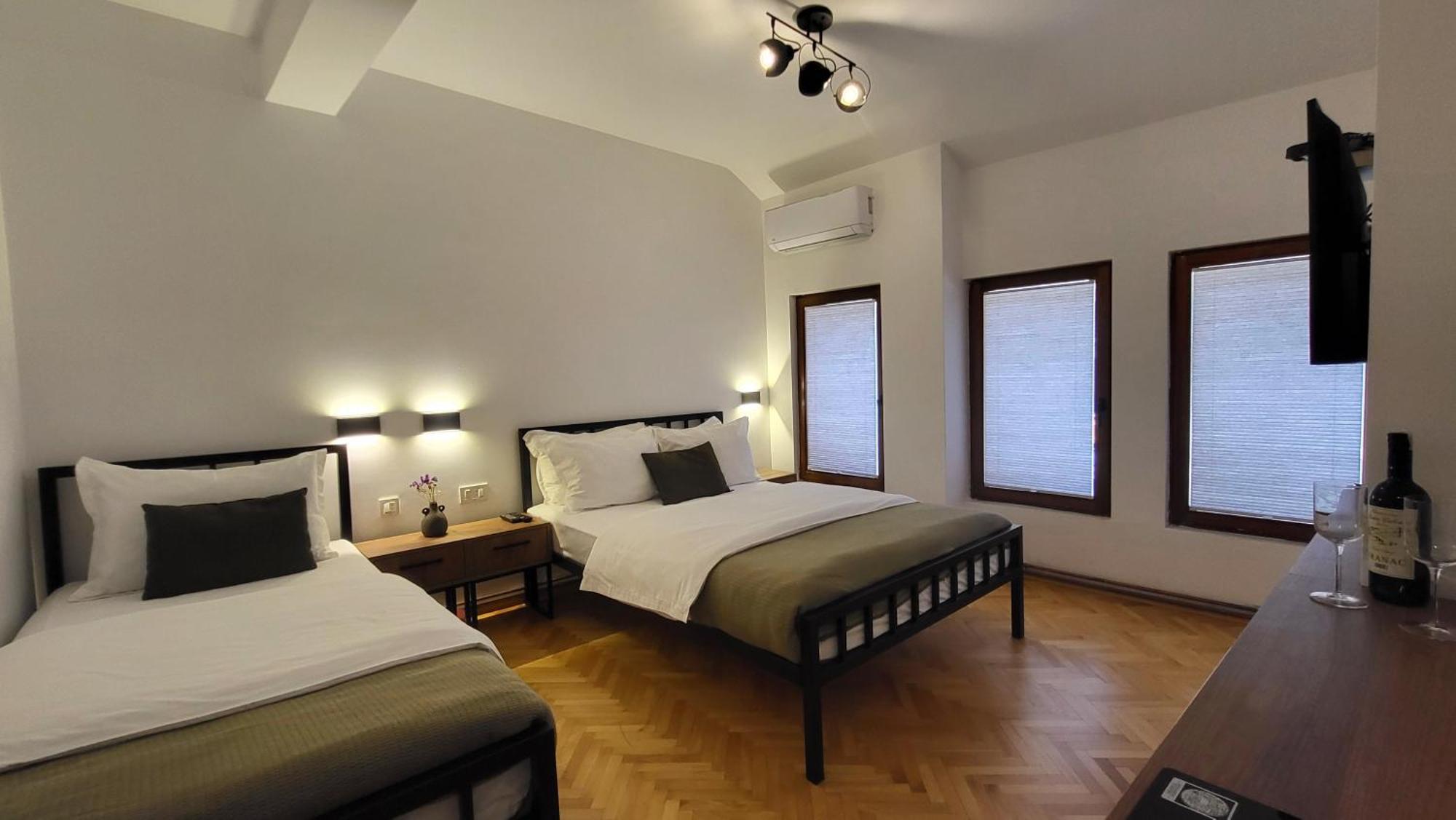 Grand Boutique Hotel Prishtinë Ngoại thất bức ảnh